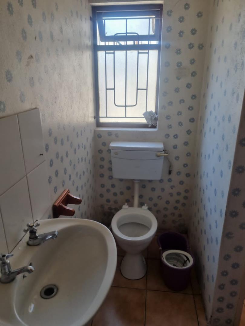 6 Bedroom Property for Sale in Bellville South Western Cape
